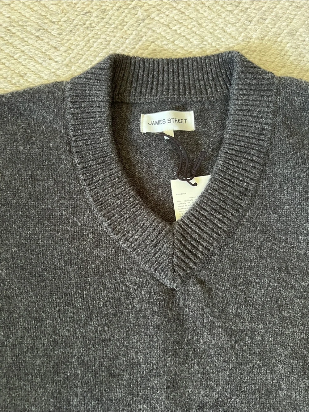 James Street Sloane Vee sweater - Picture 2 of 6
